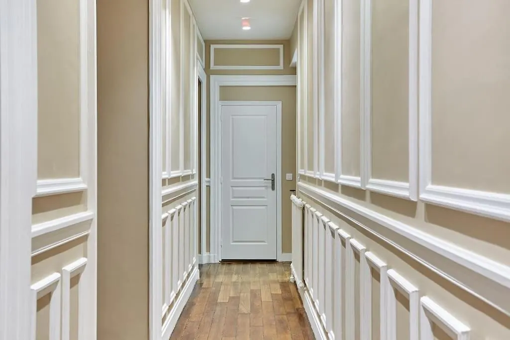 Elegant 2 Chambres Climatise - Champs-Elysees Paris 0*,  Fransa