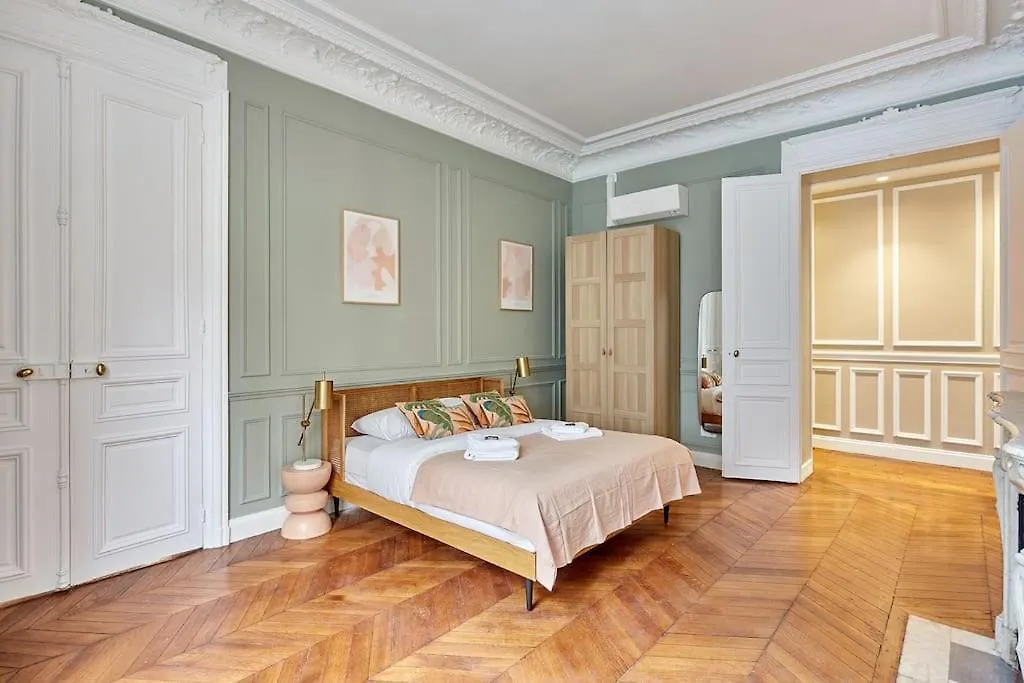 Elegant 2 Chambres Climatise - Champs-Elysees Paris 0*,  Fransa